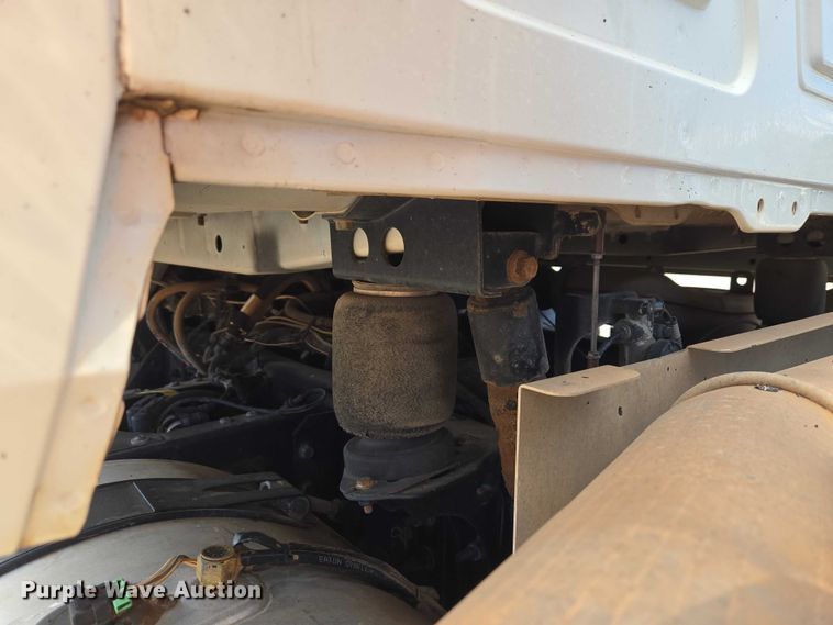 image for item EW0101 2011 Mack CHU613 semi truck