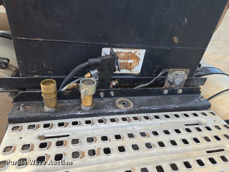 image for item EW0101 2011 Mack CHU613 semi truck