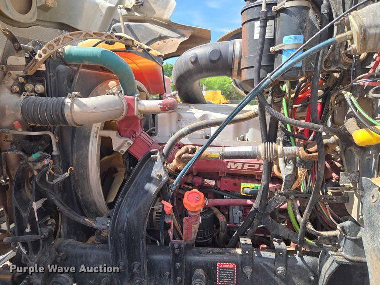 image for item EW0101 2011 Mack CHU613 semi truck