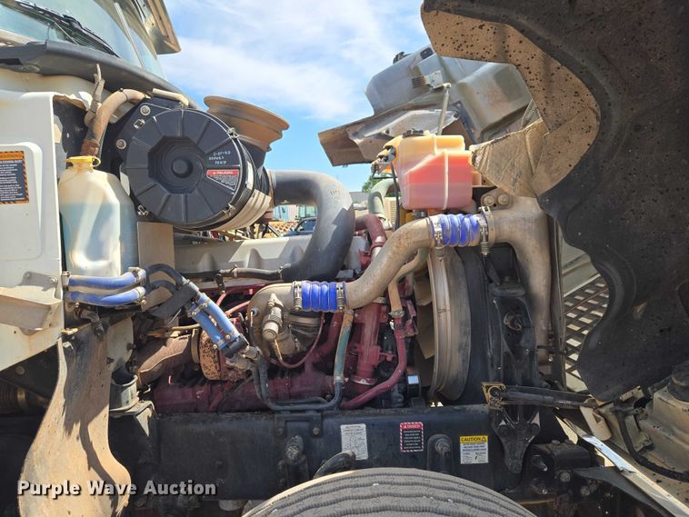 image for item EW0101 2011 Mack CHU613 semi truck