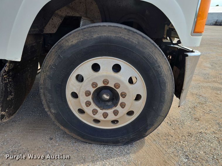 image for item EW0101 2011 Mack CHU613 semi truck
