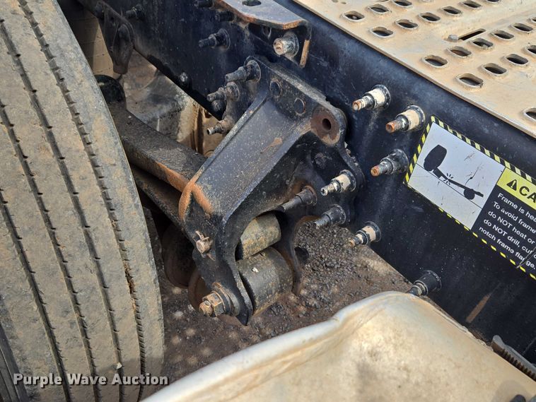 image for item EW0101 2011 Mack CHU613 semi truck