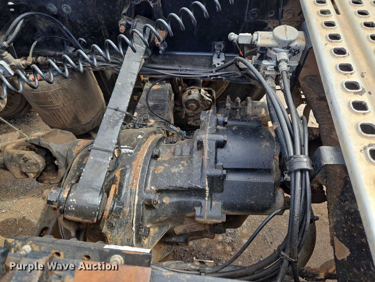 image for item EW0101 2011 Mack CHU613 semi truck