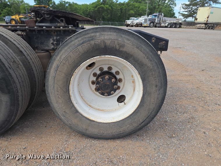 image for item EW0101 2011 Mack CHU613 semi truck