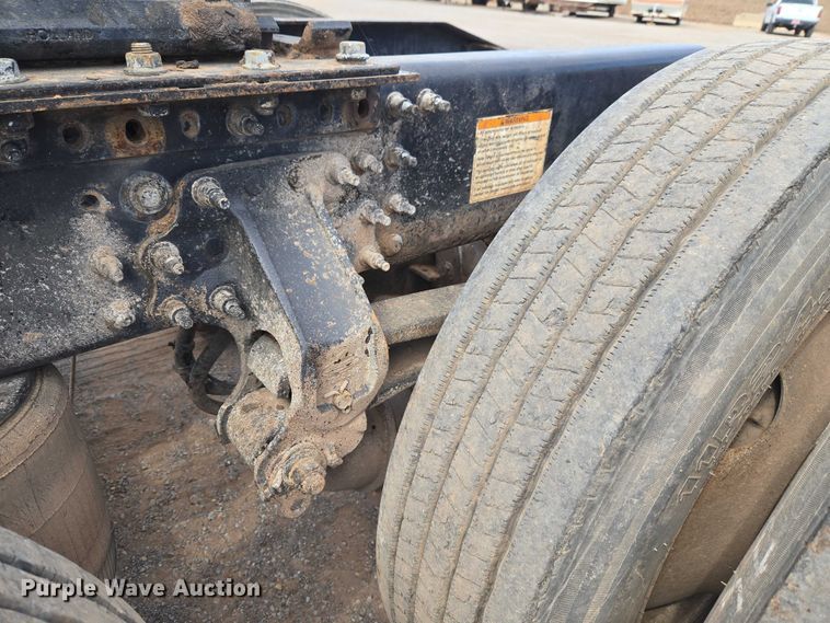 image for item EW0101 2011 Mack CHU613 semi truck
