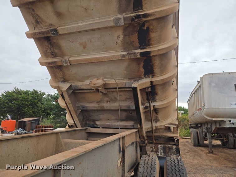image for item EW0105 1983 Fruehauf end dump trailer