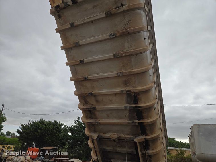 image for item EW0105 1983 Fruehauf end dump trailer