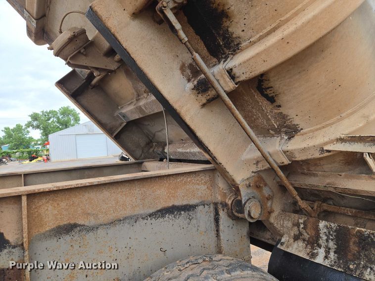image for item EW0105 1983 Fruehauf end dump trailer