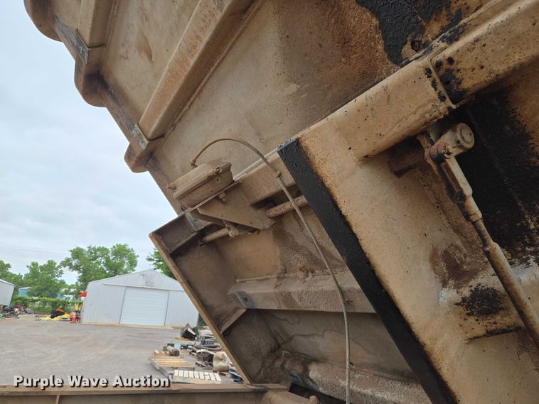 image for item EW0105 1983 Fruehauf end dump trailer