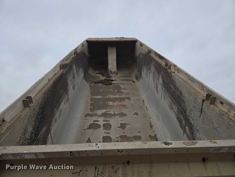 image for item EW0105 1983 Fruehauf end dump trailer