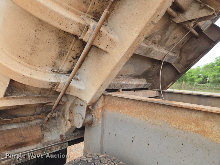 image for item EW0105 1983 Fruehauf end dump trailer