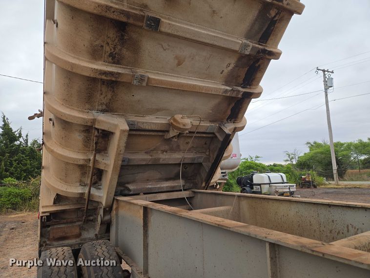 image for item EW0105 1983 Fruehauf end dump trailer