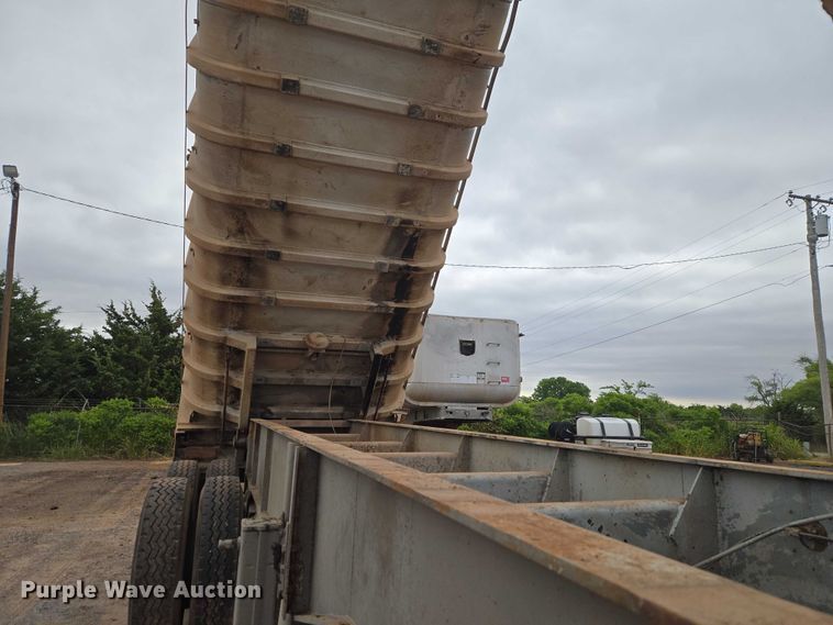 image for item EW0105 1983 Fruehauf end dump trailer