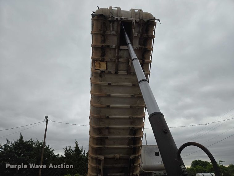 image for item EW0105 1983 Fruehauf end dump trailer