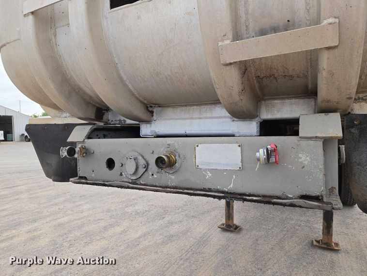 image for item EW0105 1983 Fruehauf end dump trailer