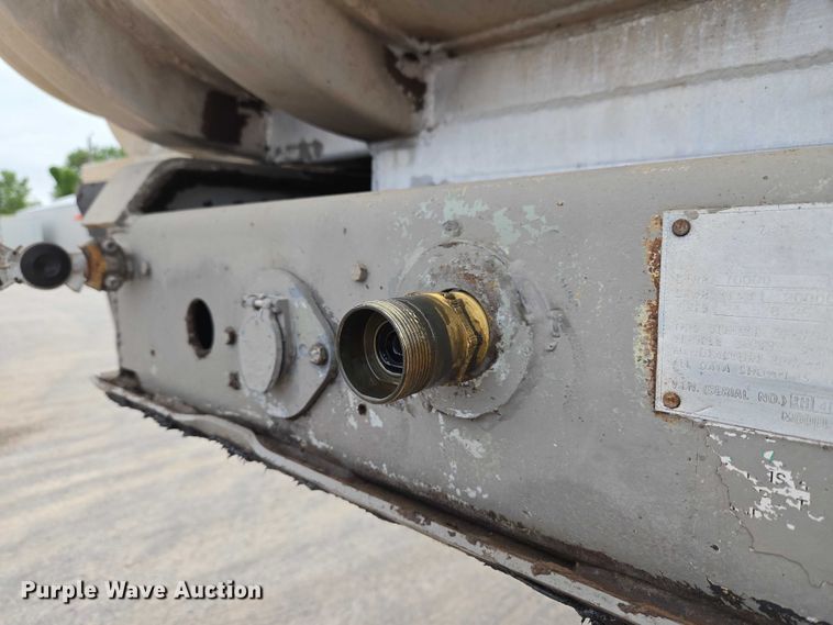 image for item EW0105 1983 Fruehauf end dump trailer