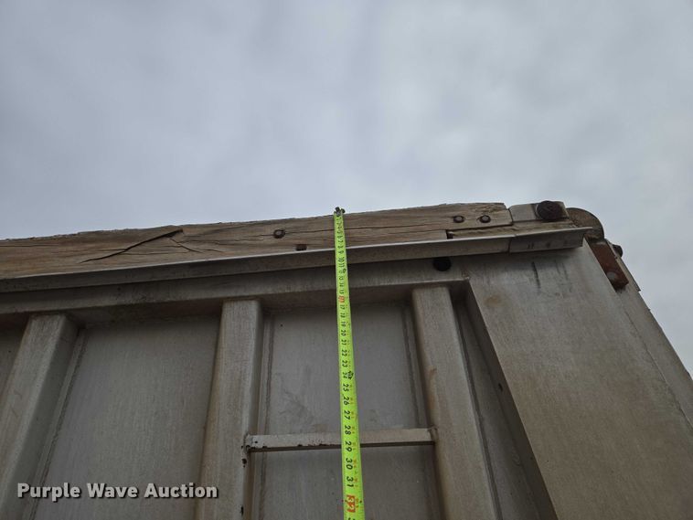 image for item EW0105 1983 Fruehauf end dump trailer
