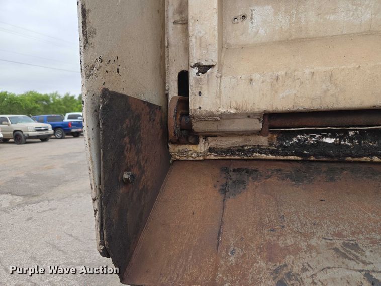 image for item EW0105 1983 Fruehauf end dump trailer