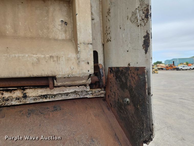 image for item EW0105 1983 Fruehauf end dump trailer