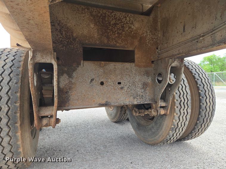 image for item EW0105 1983 Fruehauf end dump trailer