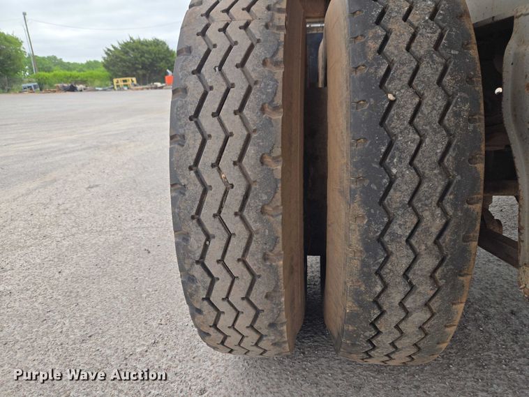 image for item EW0105 1983 Fruehauf end dump trailer