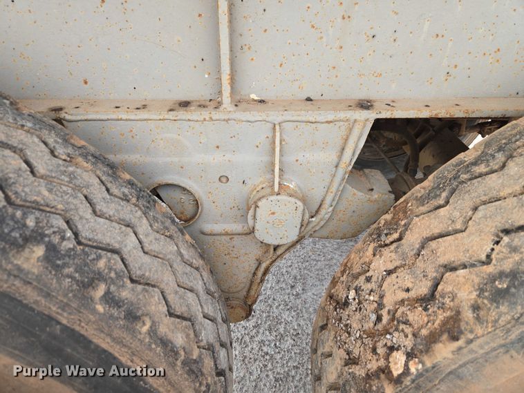 image for item EW0105 1983 Fruehauf end dump trailer