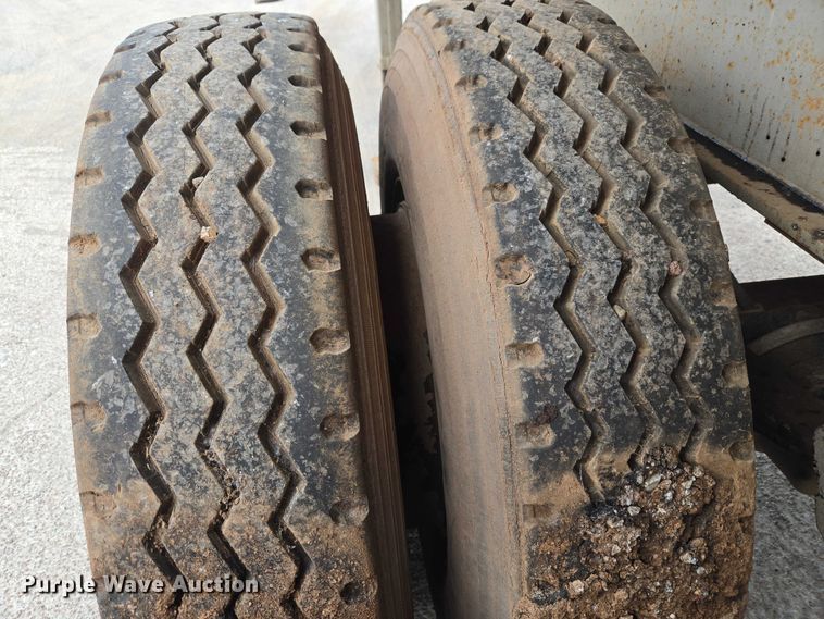 image for item EW0105 1983 Fruehauf end dump trailer