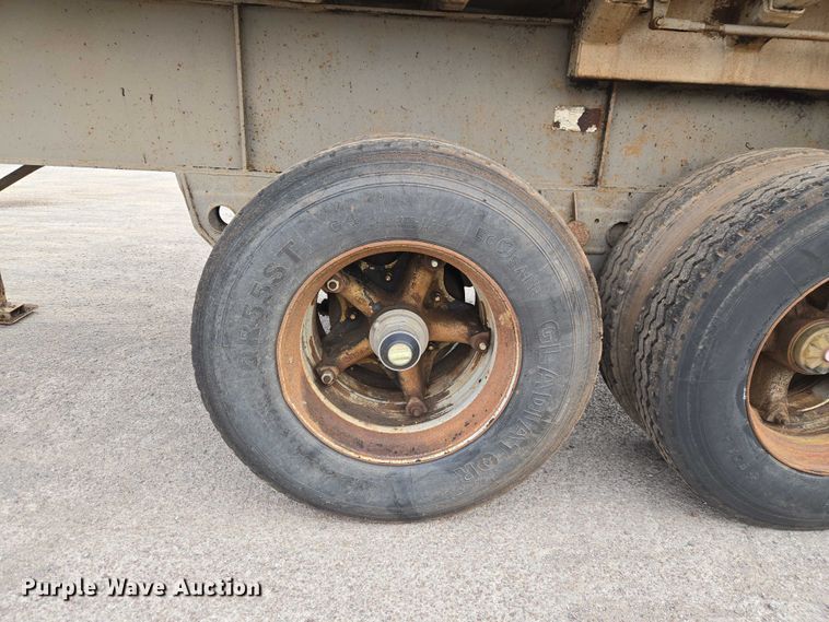 image for item EW0105 1983 Fruehauf end dump trailer