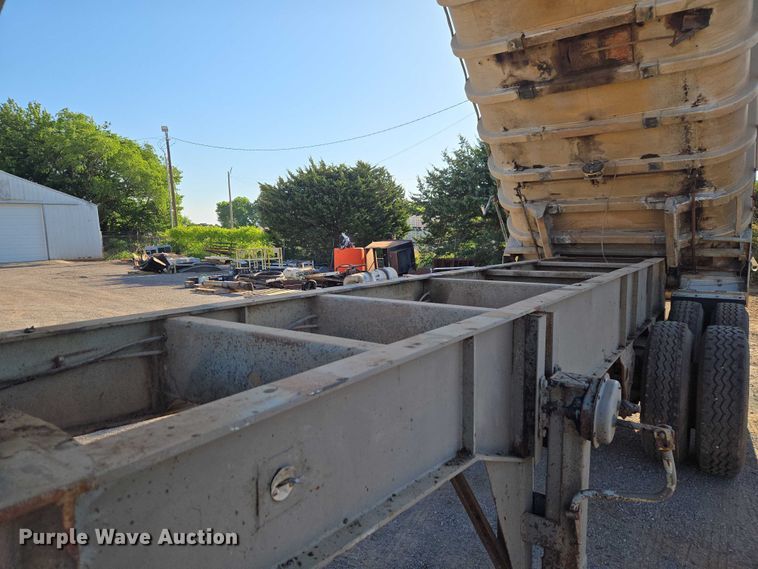 image for item EW0106 1980 Fruehauf end dump trailer