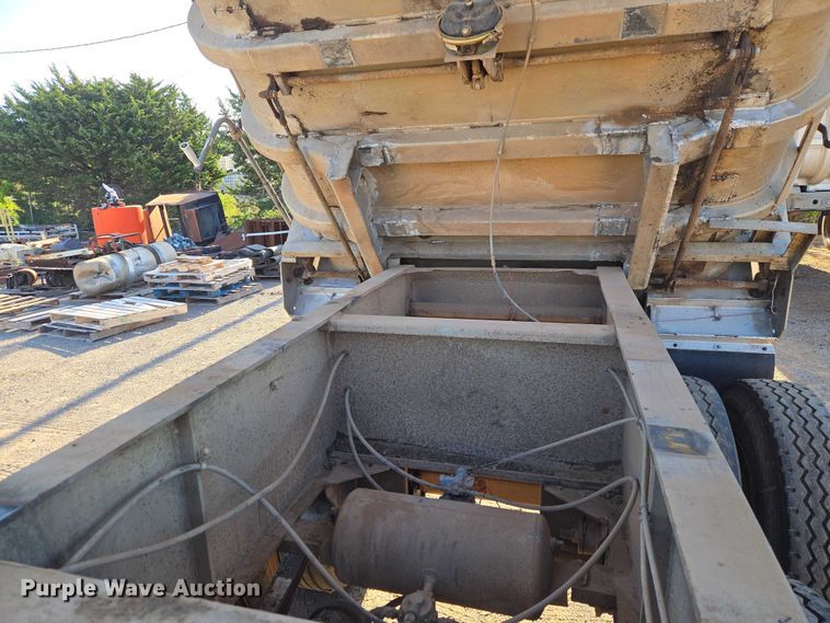 image for item EW0106 1980 Fruehauf end dump trailer