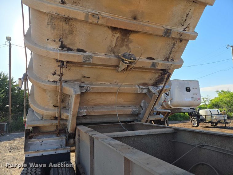 image for item EW0106 1980 Fruehauf end dump trailer