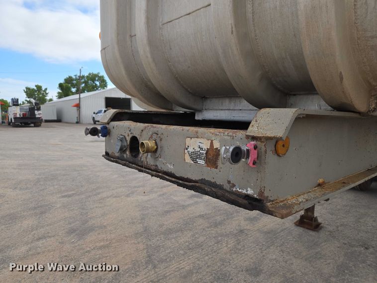 image for item EW0106 1980 Fruehauf end dump trailer