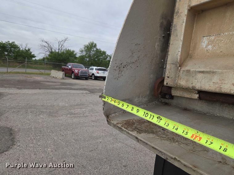 image for item EW0106 1980 Fruehauf end dump trailer