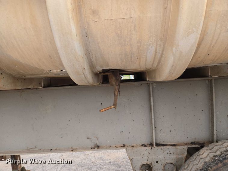 image for item EW0106 1980 Fruehauf end dump trailer