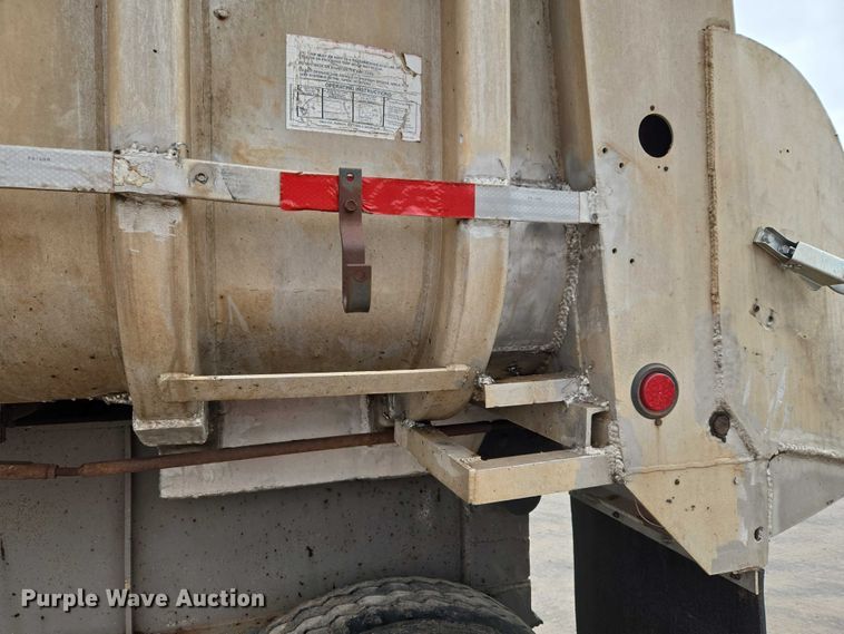 image for item EW0106 1980 Fruehauf end dump trailer