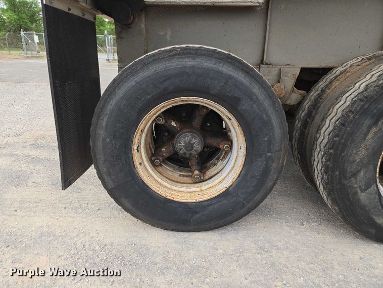 image for item EW0106 1980 Fruehauf end dump trailer