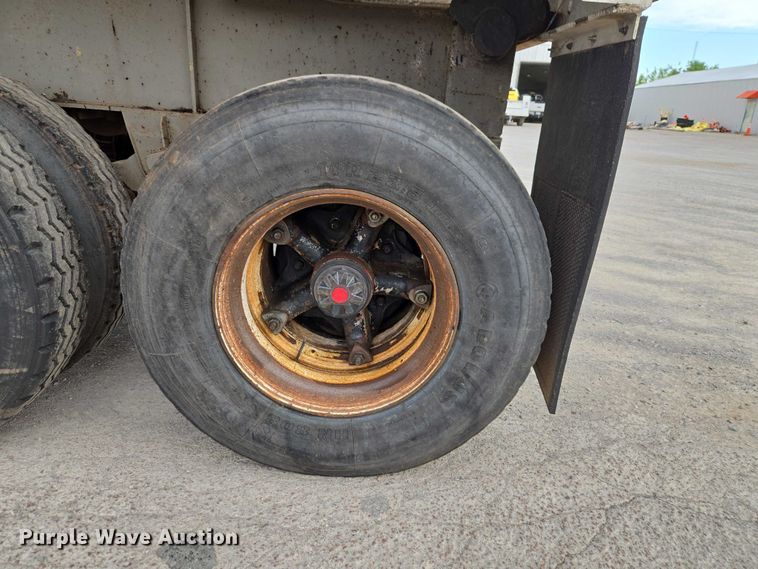 image for item EW0106 1980 Fruehauf end dump trailer