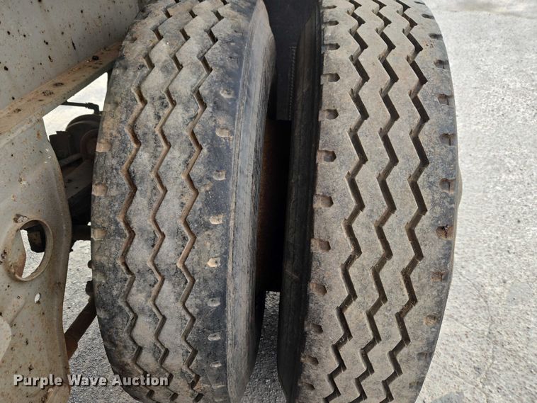 image for item EW0106 1980 Fruehauf end dump trailer