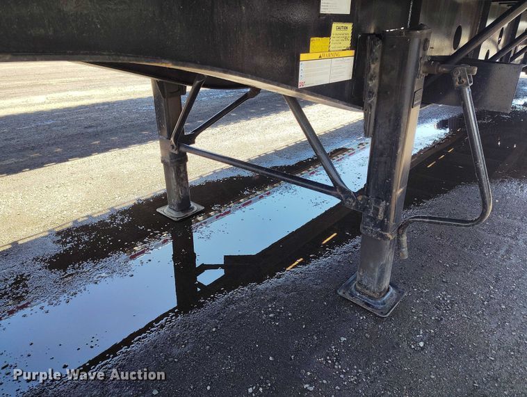 image for item EW0996 2010 Transcraft TL-2000 S2 flatbed trailer