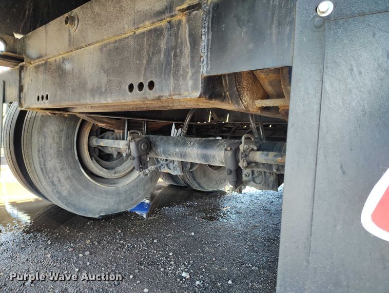 image for item EW0996 2010 Transcraft TL-2000 S2 flatbed trailer