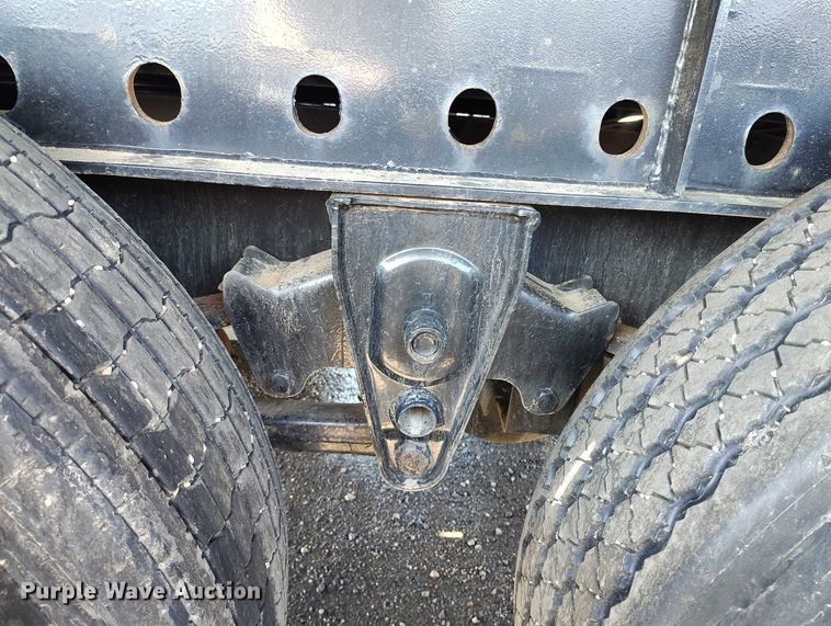 image for item EW0996 2010 Transcraft TL-2000 S2 flatbed trailer