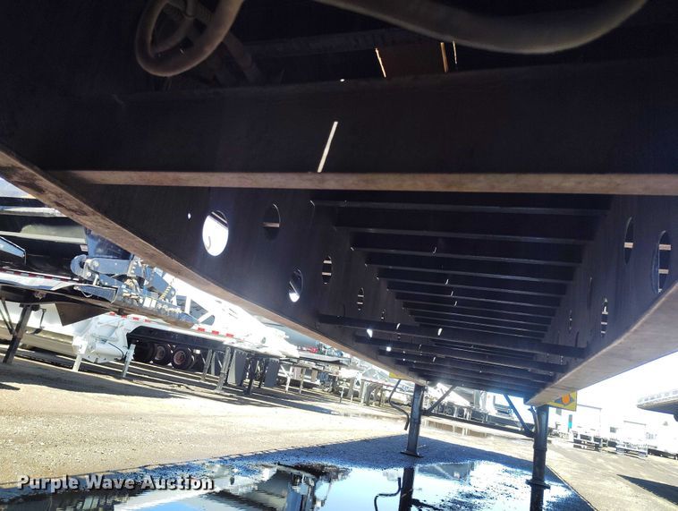image for item EW0996 2010 Transcraft TL-2000 S2 flatbed trailer