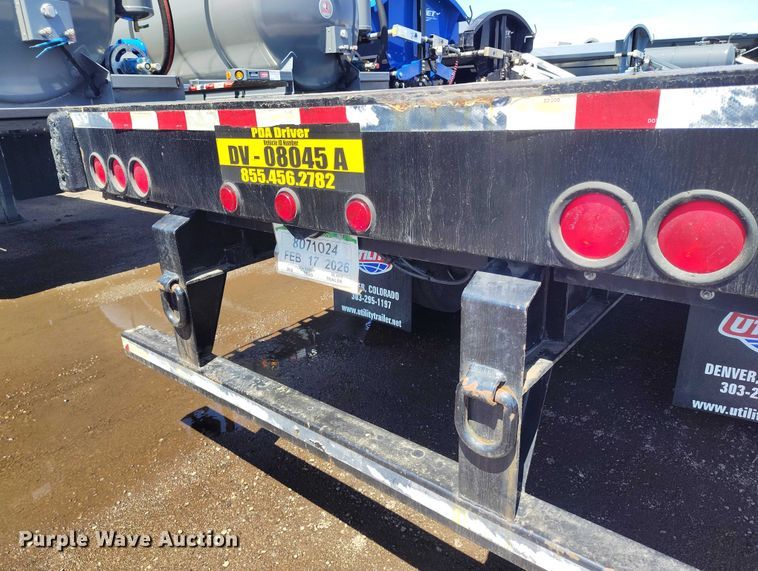 image for item EW0996 2010 Transcraft TL-2000 S2 flatbed trailer
