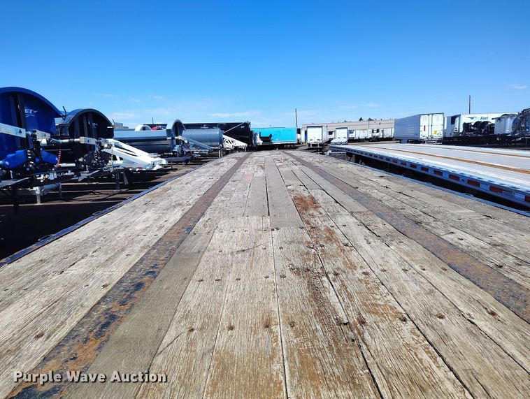 image for item EW0996 2010 Transcraft TL-2000 S2 flatbed trailer