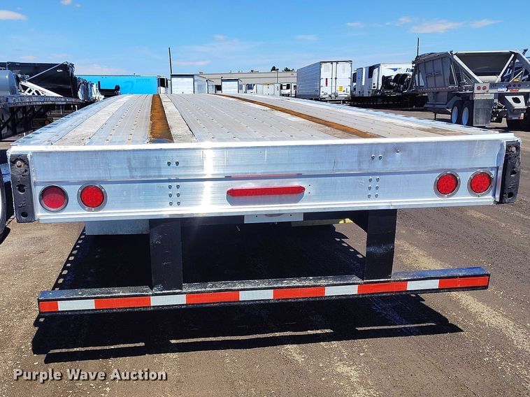 image for item EW0997 2017 Fontaine HAICF22RSA flatbed trailer