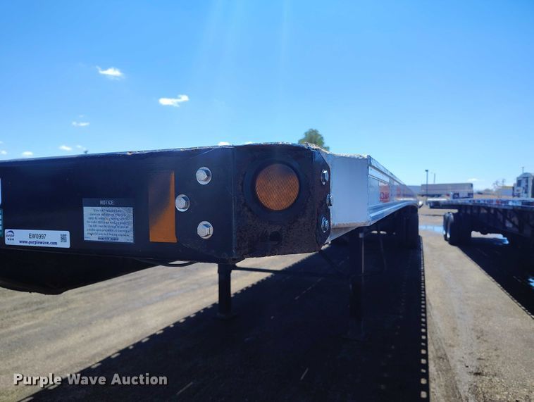 image for item EW0997 2017 Fontaine HAICF22RSA flatbed trailer