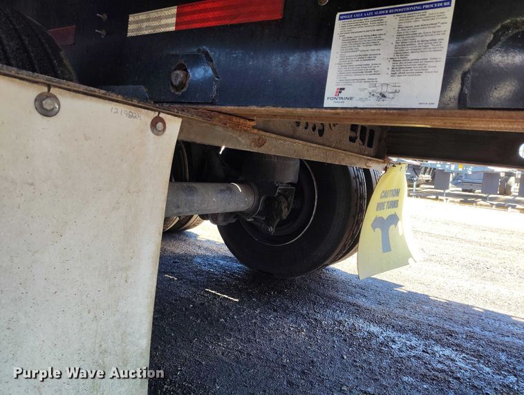 image for item EW0997 2017 Fontaine HAICF22RSA flatbed trailer