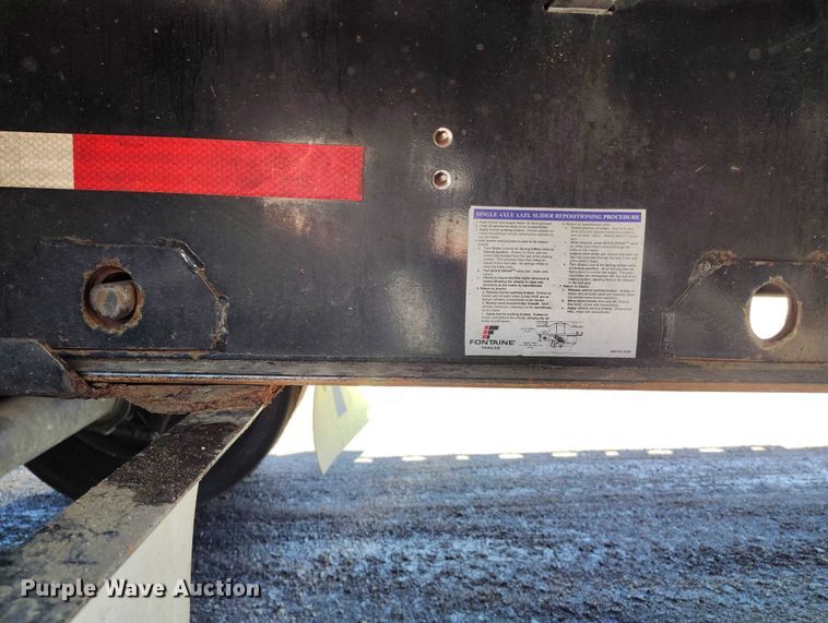 image for item EW0997 2017 Fontaine HAICF22RSA flatbed trailer