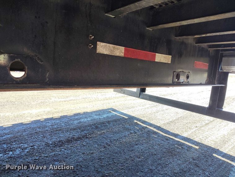 image for item EW0997 2017 Fontaine HAICF22RSA flatbed trailer