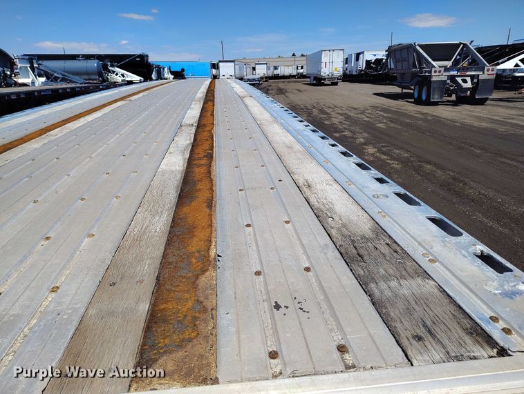 image for item EW0997 2017 Fontaine HAICF22RSA flatbed trailer